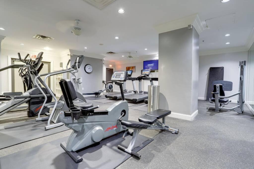 Fantastic 2 Bedroom Condo At Ballston With Gym Arlington Luaran gambar